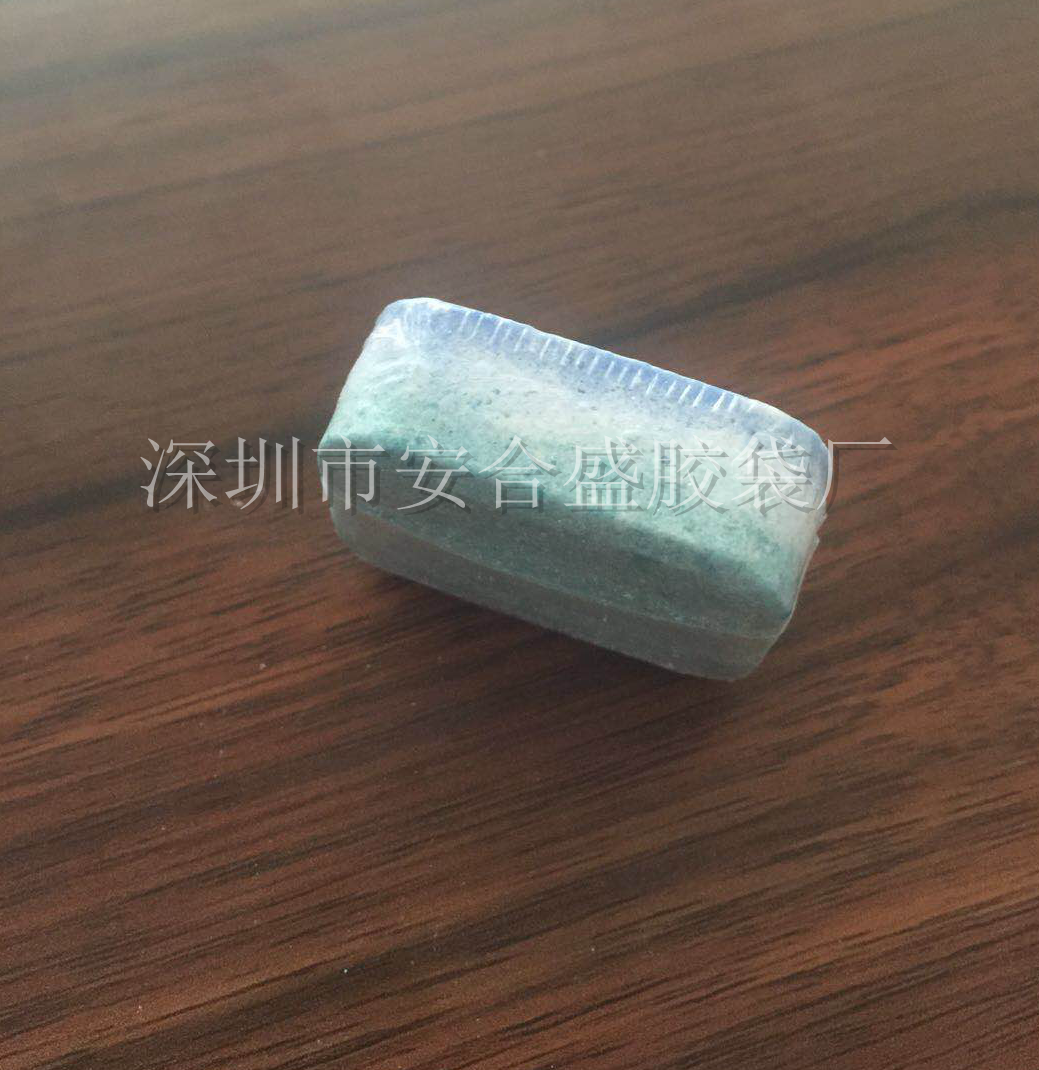 Water-soluble film packaging dishwashing block